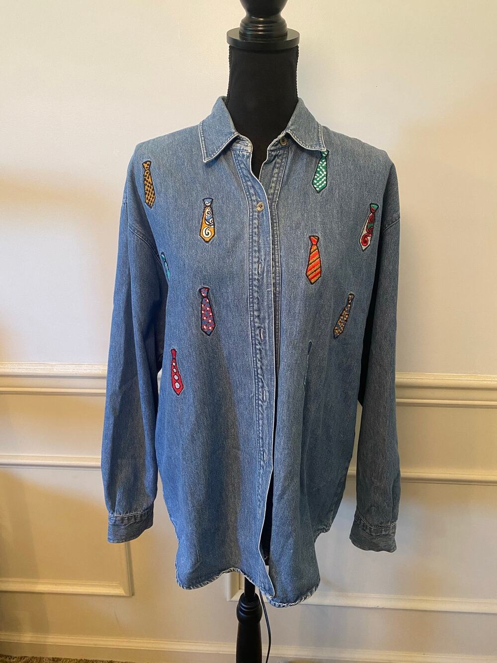 Mudo Vintage Men's Denim Button Down Shirt w Embroidered Colorful Ties